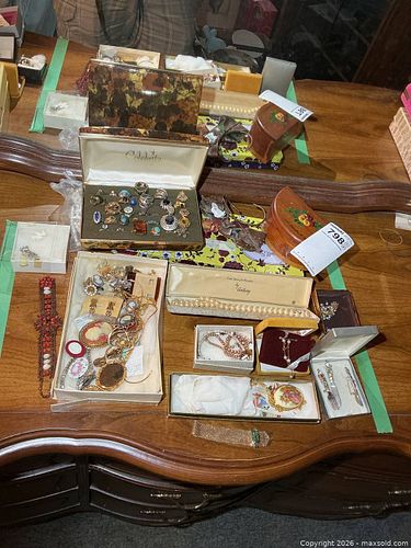 Costume Jewelry A (1 of 20)