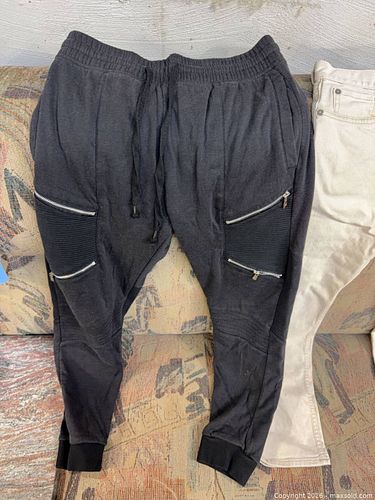 WEIV Black Tapered Joggers L & Old Navy Beige Slim Jeans 29x30 (1 of 5)