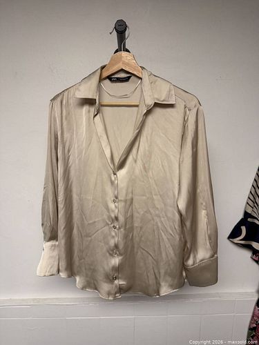 Zara woman shirt (1 of 3)