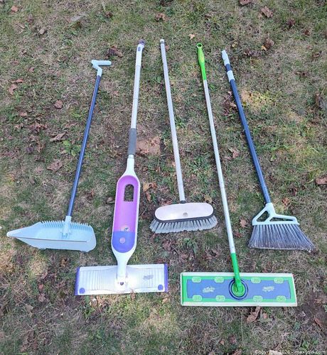 Home closet utensil lot (1 of 7)