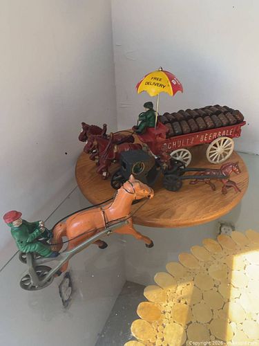 Set of 3 Antique Cast Iron Vintage Toys Schultz Beer & Ale Cast Iron Horse-Drawn Wagons (1 of 19)