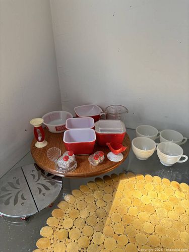 Vintage Mid-Century Kitchenware Set (Glass, Milk Glass, Metal) Includes Pyrex Fridgies  (1 of 19)