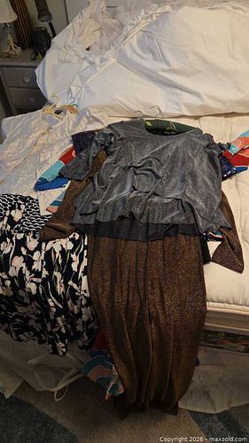 Women's Dresses & Mixed Clothing B (1 of 18)