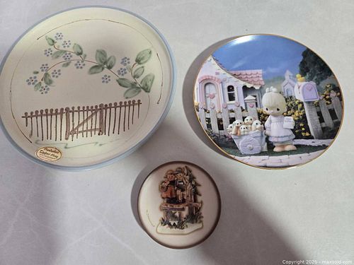Collectors plates (1 of 10)