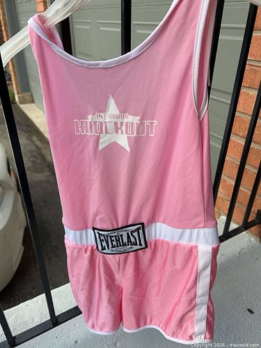 Girls size 6-8 Boxing Halloween costume  (1 of 4)