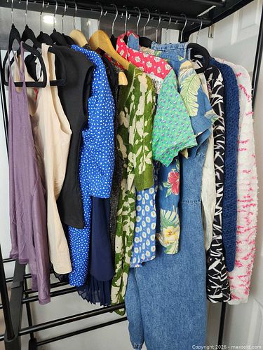 Women's Clothing Mixed Lot - 12+ Assorted Brands & Styles (1 of 16)
