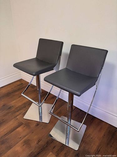 Pair Adjustable Grey Leatherette Bar Stools Modern Chrome Base Swivel Counter Chair (1 of 11)