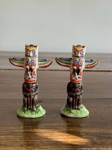 Vintage Totem Salt and Pepper Shakers (1 of 7)