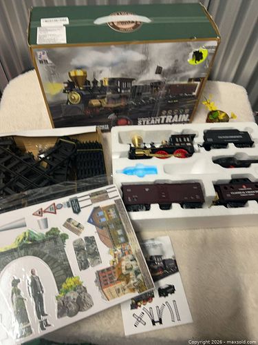Lot #32 (1 of 8)