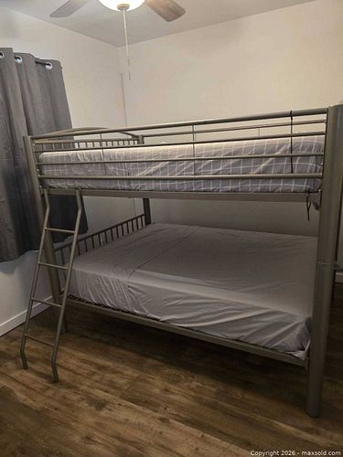 Furniture of America Silver Metal Full-over-Full Bunk Bed with 2 Foam Mattresses & Ladder  (1 of 5)