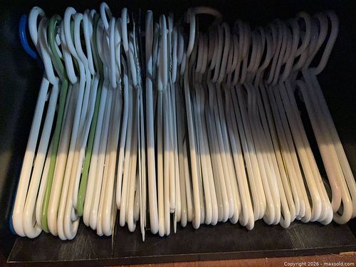 Plastic Clothing Hangers, White/Green/Blue — 50+ (1 of 5)