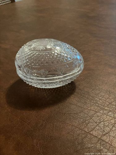 Avon Mother's Day 1977 Clear Pressed Glass Trinket Dishes (2) (1 of 5)