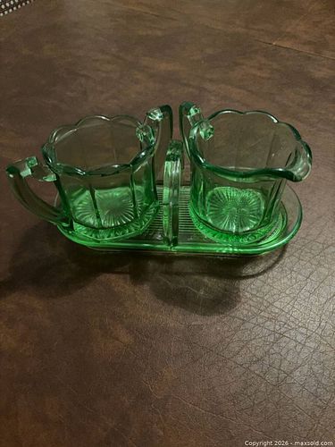 Green Depression Glass Creamer and Sugar Set, 3 Pieces (1 of 4)