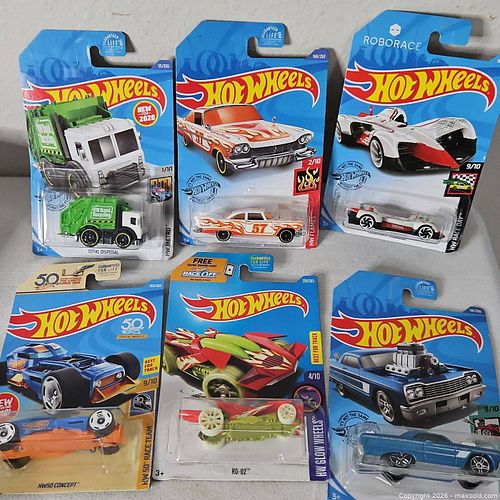 Lot Of Assorted Hot Wheels (1 of 3)
