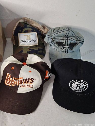Lot Of Vintage And Modern Hats (1 of 8)
