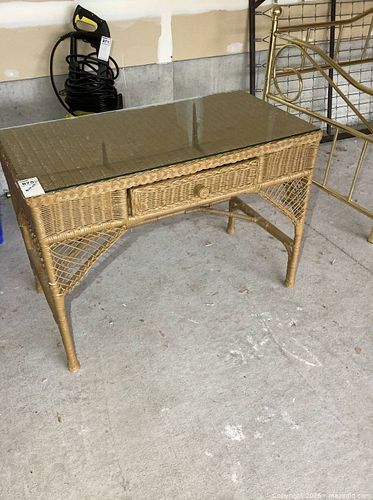 Wicker table (1 of 6)