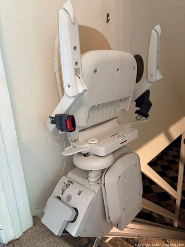 Acorn Straight Stairlift  (1 of 9)