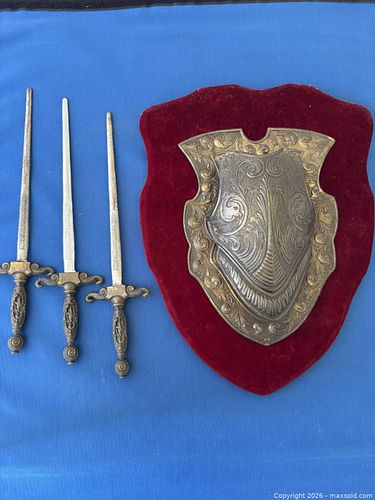 Brass and Steel Decorative Wall Plaque with 3 Daggers (1 of 5)