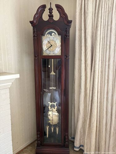 Howard Miller Grandfather / Longcase Floor Clock (1 of 8)