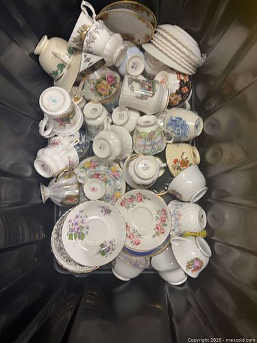 Mixed Vintage English Porcelain Tea Cups, Saucers & Teapots (1 of 9)