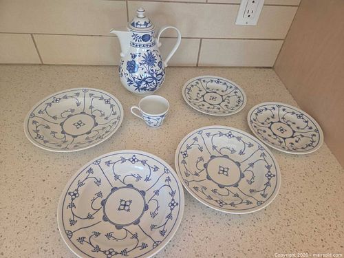 Blue & White Porcelain Dinnerware Set Kahla Germany  (1 of 8)