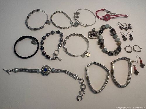 Costume Jewelry Lot 1 (1 of 6)