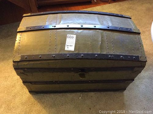 Lot #0669 (1 of 6)