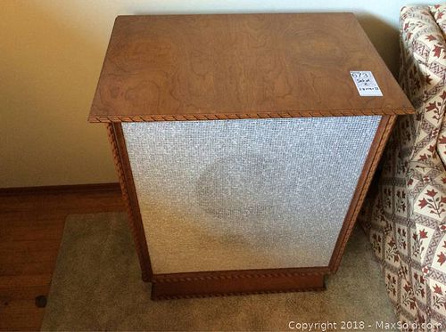 Lot #0673 (1 of 9)
