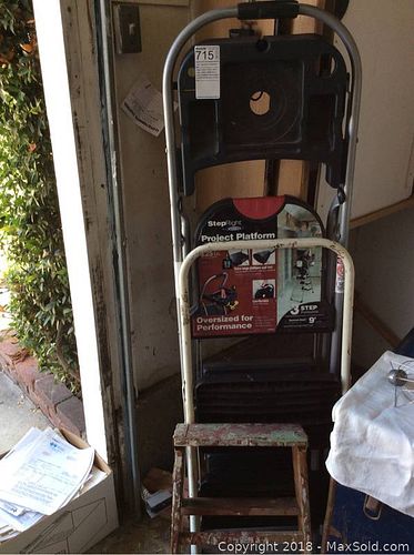 Lot #0715 (1 of 6)
