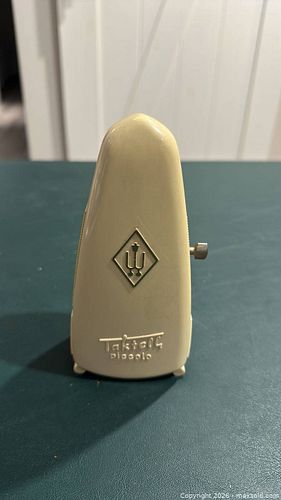 Wittner Taktell Piccolo Mechanical Metronome - Ivory (1 of 7)