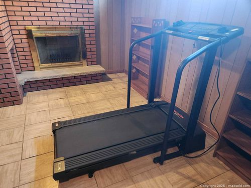 Pro-Form Black Electric Treadmill (1 of 5)