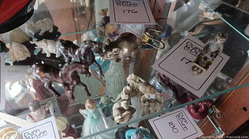Figurines A (1 of 9)