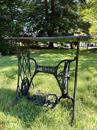 Singer Sewing Machine Treadle Base / Accent Table (1 of 5)