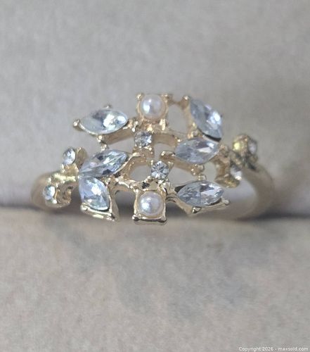 Gold-Tone Floral Cluster Ring with Pearls & Rhinestones (1 of 2)