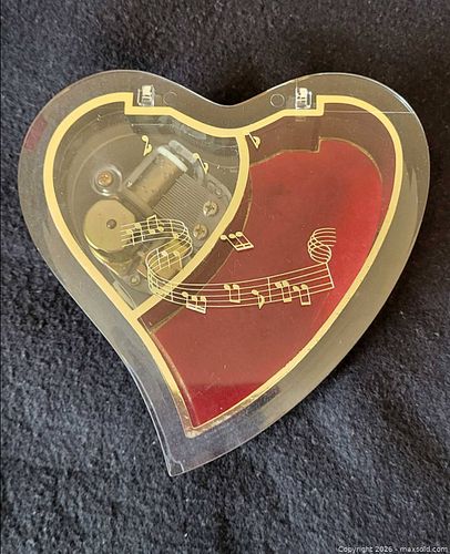 Heart-Shaped Music & Jewelry Box with Gold Colored Trim (1 of 4)