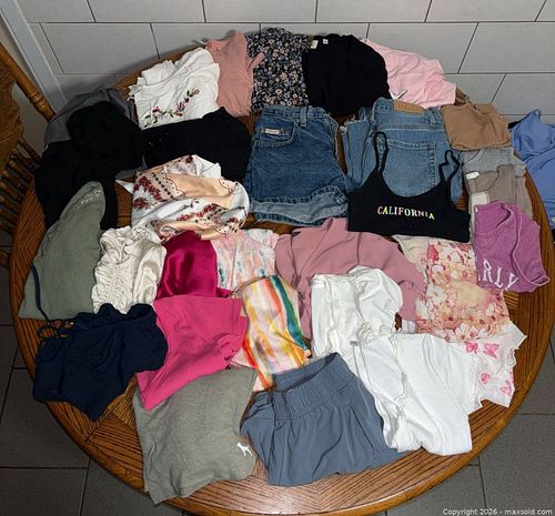 Women's Mixed Clothing Lot - Tops, Jeans, Sweaters (1 of 20)
