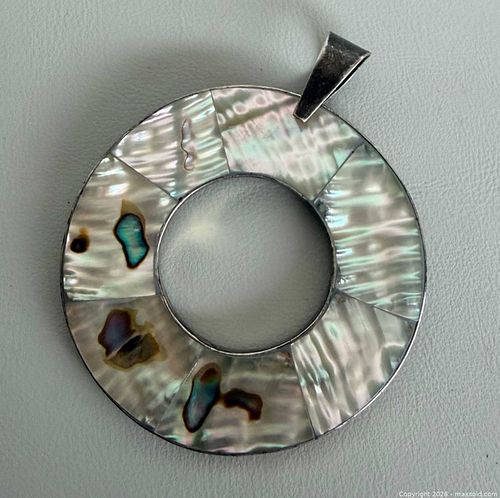 Vintage 925 Silver Tone Abalone Mosaic Round Shape Pendant - Marked  (1 of 6)