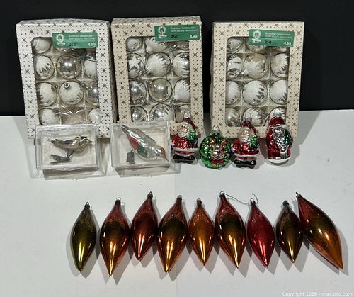 Collection of Vintage Christmas Ornaments incl Santa Claus, Clip-On-Birds++  (1 of 19)