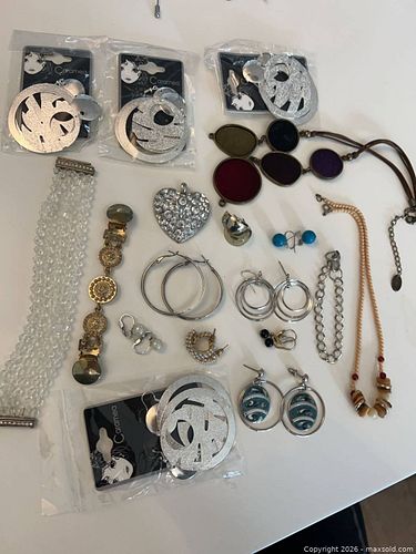 Assorted Costume Jewelry Lot: Necklaces, Bracelets, Earrings (1 of 5)