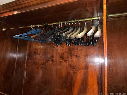 Mixed Plastic, Wood & Velvet Clothing Hangers (11-20) (1 of 3)