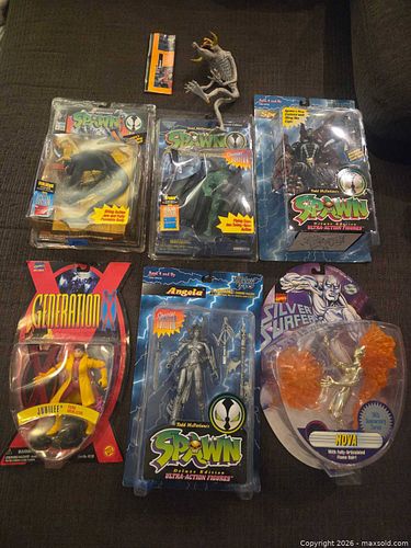 Action figure lot  (1 of 8)