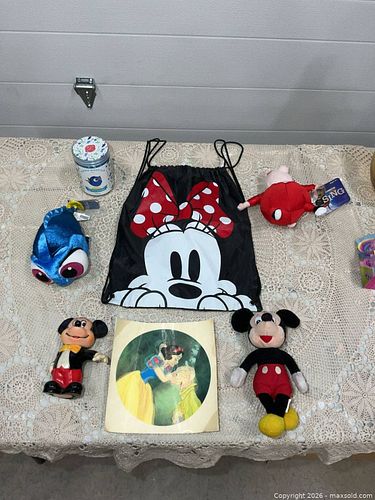 Disney collectibles  (1 of 17)