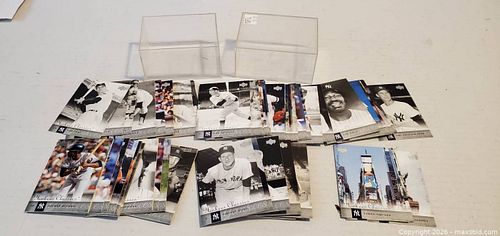 ASSORTED N Y YANKEES MLB BASEBALL COLLECTOR TRADING CARD SET  IN PLASTIC CASE  (1 of 5)