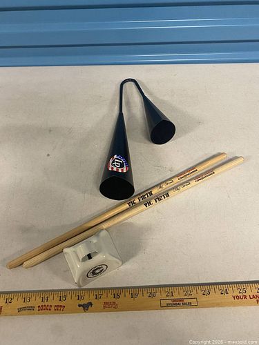LP & Vic Firth Percussion Pack: Agogo, Cowbell & Drumsticks (1 of 9)