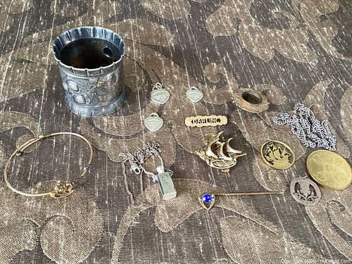 Costume jewelry  (1 of 4)