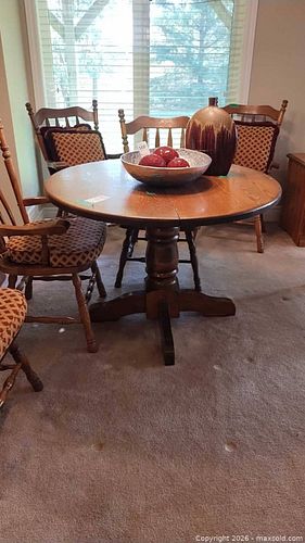 Solid Wood Round Pedestal Dining Table D (1 of 11)