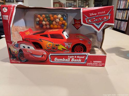 Disney / Pixar Lightning McQueen (95) Gumball Bank with Light & Sound (1 of 5)