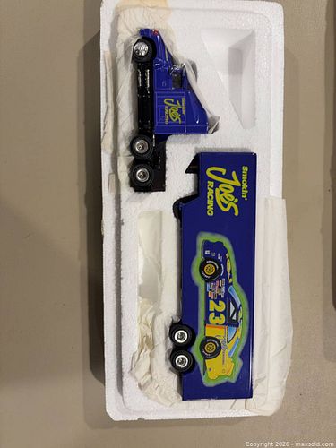Smokin' Joe's Racing Diecast Truck Tractor with Enclosed Trailer (1 of 5)