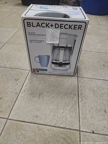Black+Decker 12-Cup Drip Coffee Maker - White (1 of 5)