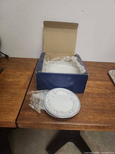 Florete (Sonata) Porcelain Salad/Bread Plates - Set of 6 (1 of 3)